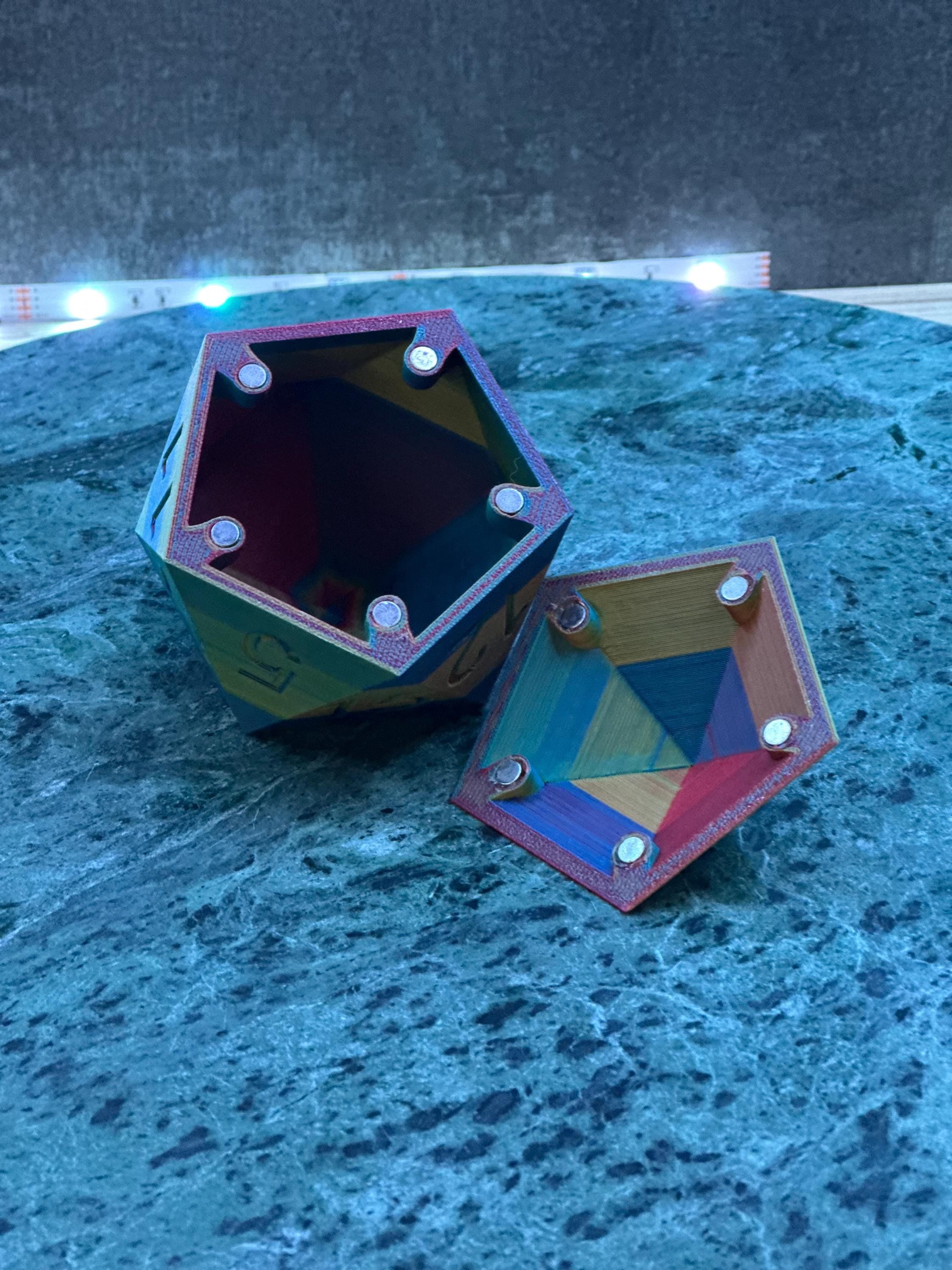 D20 Dice Box with Magnetic Lid